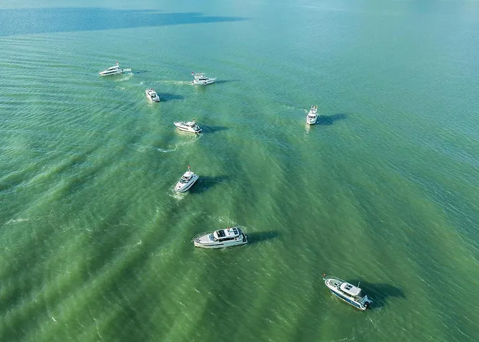 Luxury Yacht Bay - Managed By Vietyacht Club Botel Ha Long