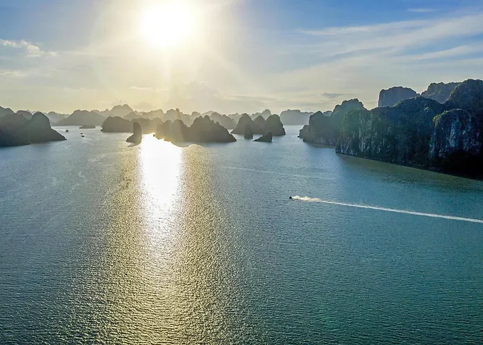 Luxury Yacht Bay - Managed By Vietyacht Club * Ha Long