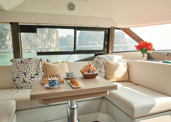 Botel Luxury Yacht Bay - Managed By Vietyacht Club Ha Long