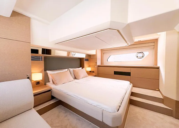 Botel Luxury Yacht Bay - Managed By Vietyacht Club Ha Long